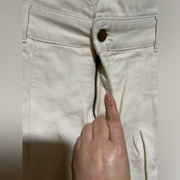 Faherty Rikki Short in White - Picture 5 of 10